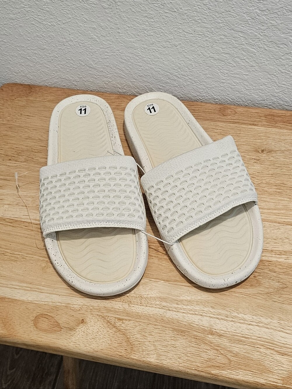 SUAVS The Eddy Slide Knit Sandals Sand White NWOB Women's 11 / Men's 9